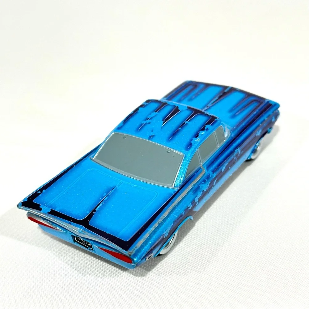 Disney Store Cars 1:43 Deluxe Die-cast Flo & Ramone